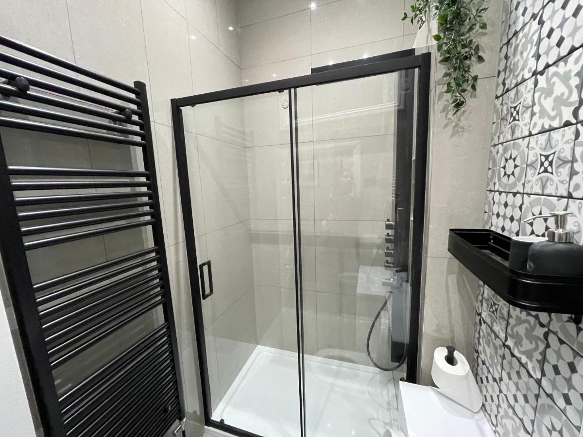Adeamstays Provides Beautiful Centrally Located 1 And 2 Bed Apartments On Liverpools Boulevard Luaran gambar